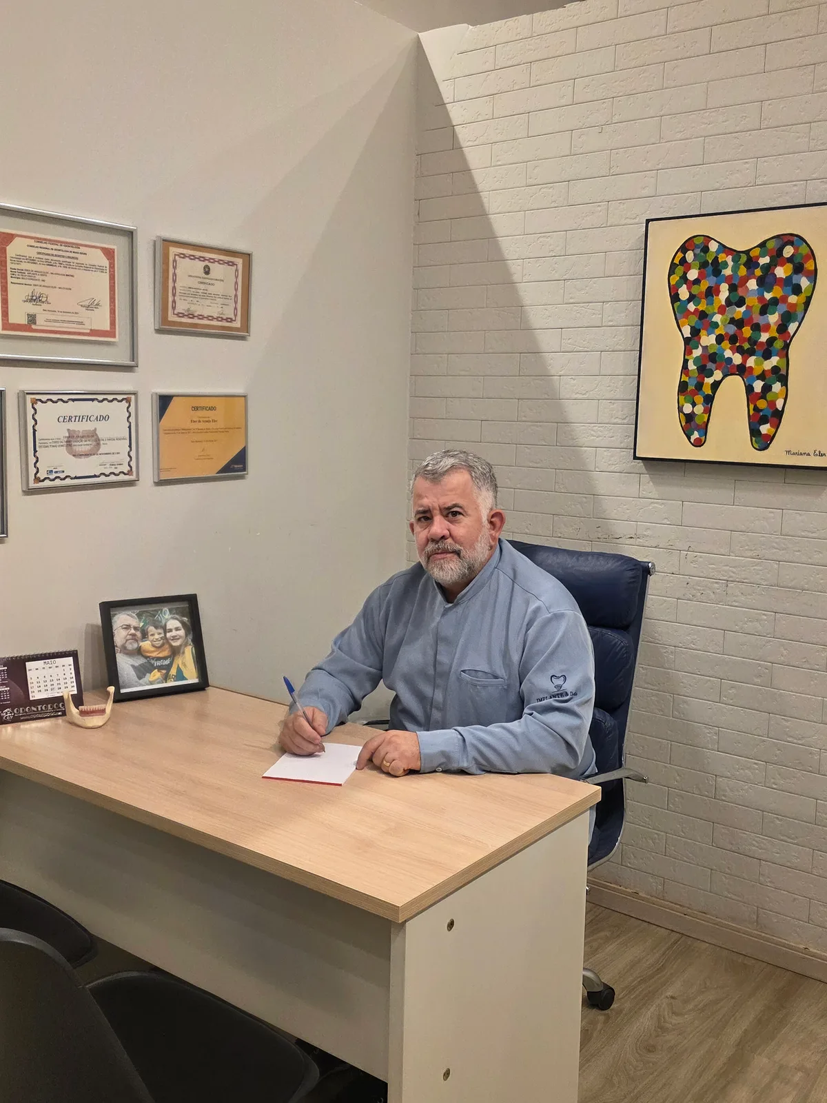 Dr. Eber de Araújo Eler, dentista responsável técnico da Implante e Dente em Belo Horizonte